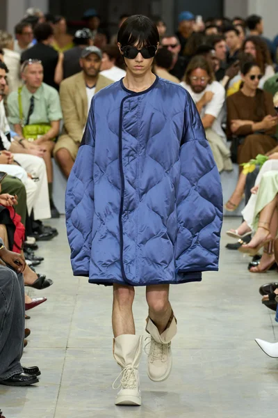 Look 3